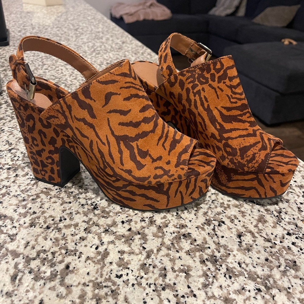 Chinese Laundry Animal print heels